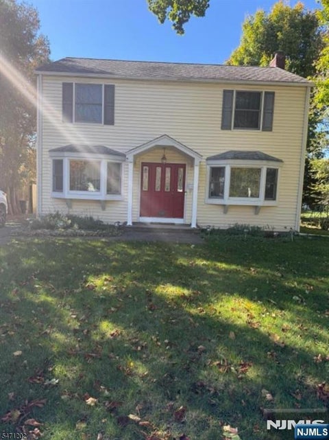 Photo of 518 Lincoln Avenue, Pompton Lakes, NJ 07442 (MLS # 26041287)