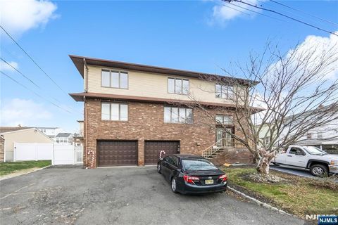 Photo of 57 Maple Ave, Woodland Park, NJ 07424 (MLS # 25042918)