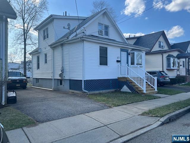 17 Zeliff Avenue, Little Falls, New Jersey - 4 Bedrooms  
2 Bathrooms  
7 Rooms - 