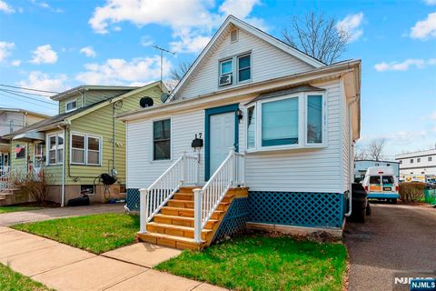 MLS: 25009704