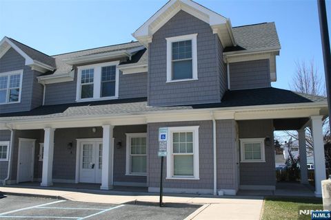 MLS: 25008248