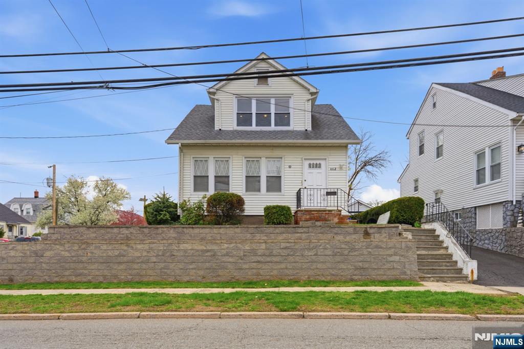 462 Kingsland Avenue 2