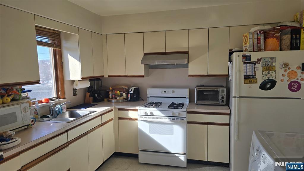 384-390 River Street