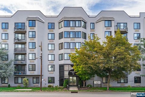Photo of 115 Polifly Road #3E, Hackensack, NJ 07601 (MLS # 25033366)