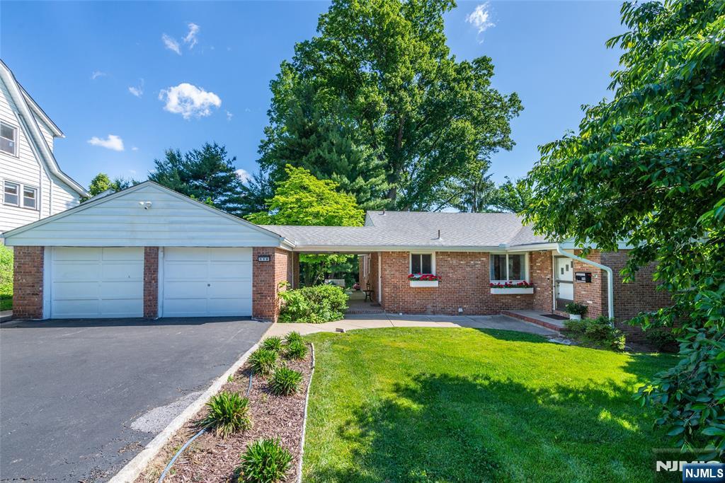 110 Woodlawn Avenue