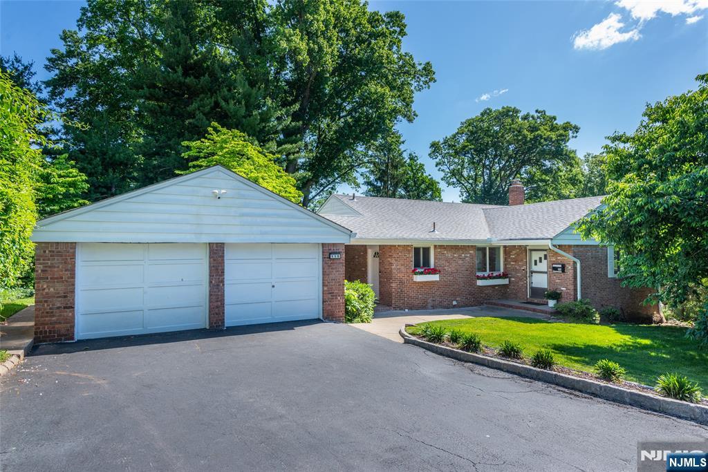 110 Woodlawn Avenue