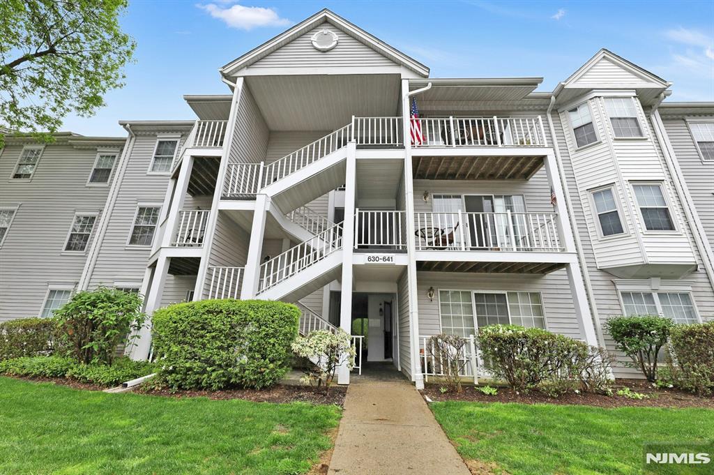 Rental Property at 640 Plum Ter, Mahwah, New Jersey - Bedrooms: 2 
Bathrooms: 1 
Rooms: 5  - $2,600 MO.