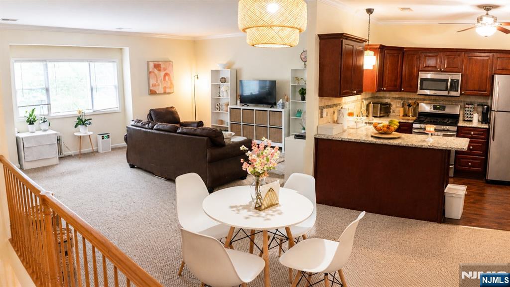 485 Saddle River Road 18