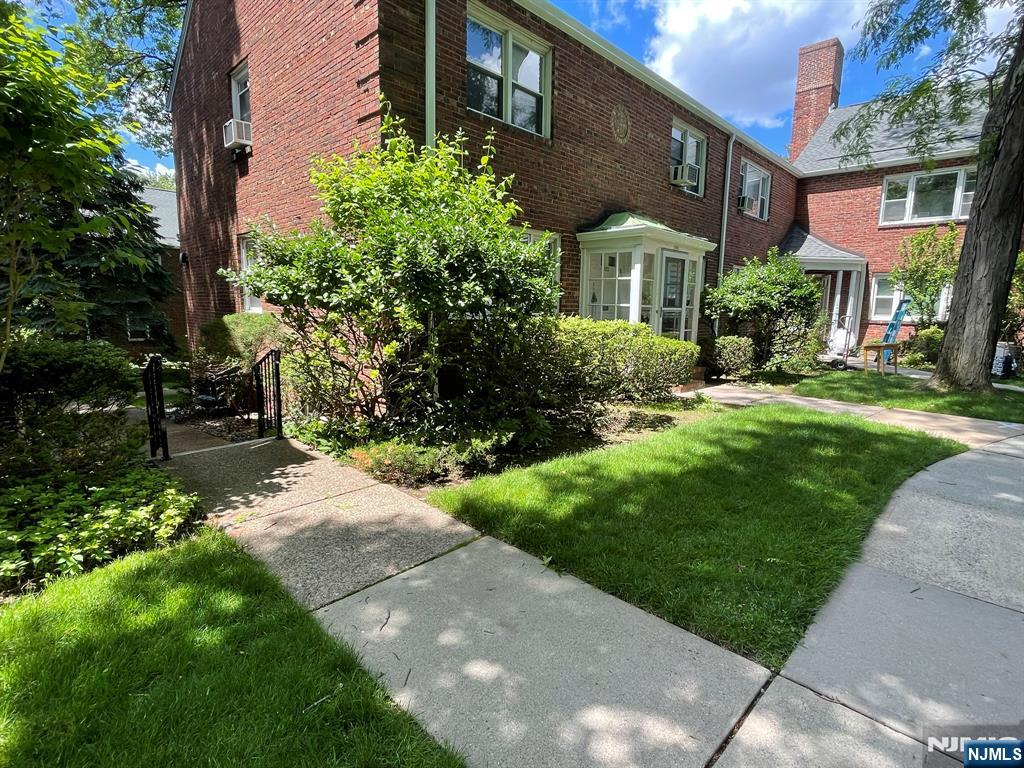 151 E Palisade Avenue B-5