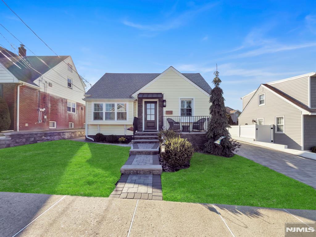 Property for Sale at 23 Bella Vista Avenue, Saddle Brook, New Jersey - Bedrooms: 3 
Bathrooms: 2 
Rooms: 7  - $629,000