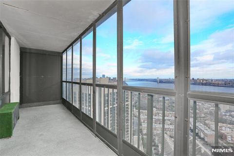 Photo of 300 Winston Dr #2906, Cliffside Park, NJ 07010 (MLS # 25042705)