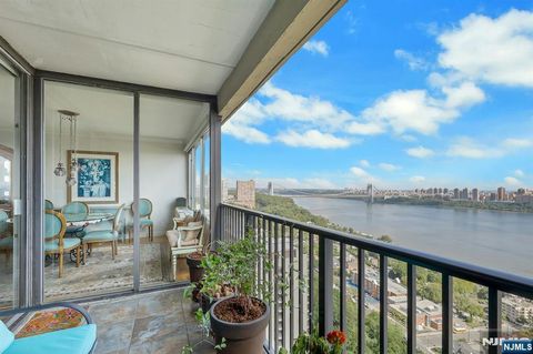 Photo of 6 Horizon Road #2207, Fort Lee, NJ 07024 (MLS # 25034858)