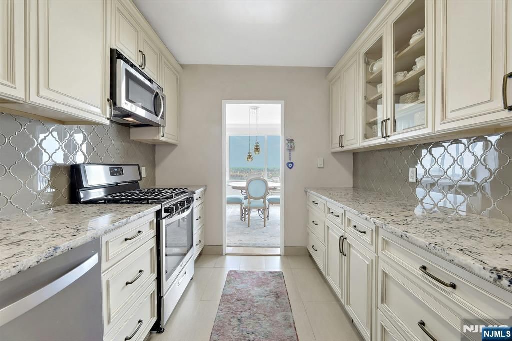 Photo of 6 Horizon Road #2207, Fort Lee, NJ 07024 (MLS # 25034858)