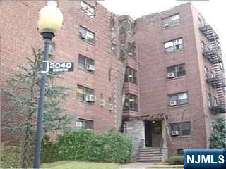 Rental Property at 3041 Edwin Ave 2F, Fort Lee, New Jersey - Bedrooms: 1 
Bathrooms: 1 
Rooms: 4  - $1,800 MO.