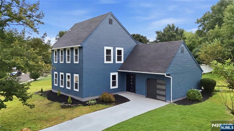 Photo of 14 Saddle Drive, Mount Laurel, NJ 08054 (MLS # 26033957)