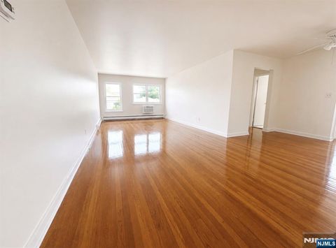 Photo of 475 Grand Ave #3E, Palisades Park, NJ 07650 (MLS # 26017462)
