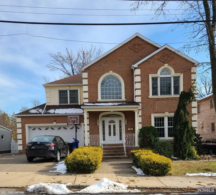 MAGNIFICENT 14 YEARS OLD COLONIAL HOUSE IN PALISADES SECTION OF FORT LEE.1ST FLOOR BEAUTIFUL ENTRANCE LAYOUT START WITH FOYER.LIVING ROOM ,DINING ROOM ,SPACIOUS FAMILY ROOM WITH FIREPLACE,BEAUTIFUL KITCHEN WITH GRANITE COUNTERTOP WITH BRAND NEW STAINLESS STEEL APPLIANCES & A BREAKFAST AREA WITH A GLASS SLIDING,HALF BATHROOM,WALK IN CLOSET. 2ND FLOOR COMES WITH 2 MASTER BEDROOM SUITE WITH A PRIVATE 2 MBATH & WALK-IN CLOSETS. ADDITIONAL GENEROUS SIZE 2 BEDROOMS AND 1 BATHROOM,CROWN MOLDINGS & CHERRY HARDWOOD FLOORS THROUGHOUT THE HOUSE,FINISHED BASEMENT WITH A LOTS OF CLOSET SPACE 2 RECREATION ROOM ,WALKING CLOSET ,FULL BATHROOM,SEPARATE ENTRANCE,2 CAR GARAGE ,MULTI ZONING, CENTRAL AC,CENTRAL VAC,NEW WATER HEATER,2 NEW AC UNIT,NEW VINYL FENCE ,10 MIN TO G W BRIDGE ,EASY COMMUTE TO NY, MUCH MORE DON'T MISS,READY TO MOVE IN, SELLER IS VERY MOTIVATED
