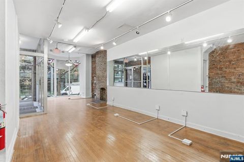 Photo of 15 Warren Street, Newark, NJ 07102 (MLS # 26018242)