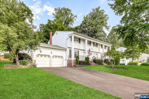 Photo of 65 Forsythia Ln, Paramus, NJ 07652 (MLS # 26035132)
