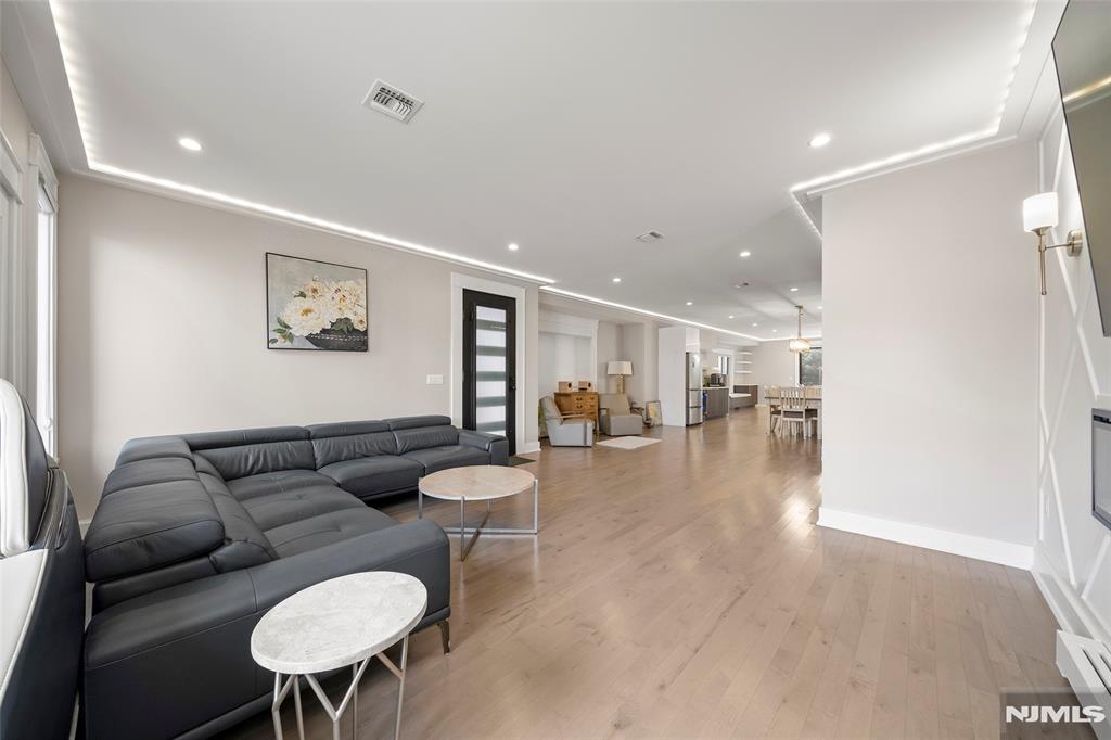 30 Henry Avenue A