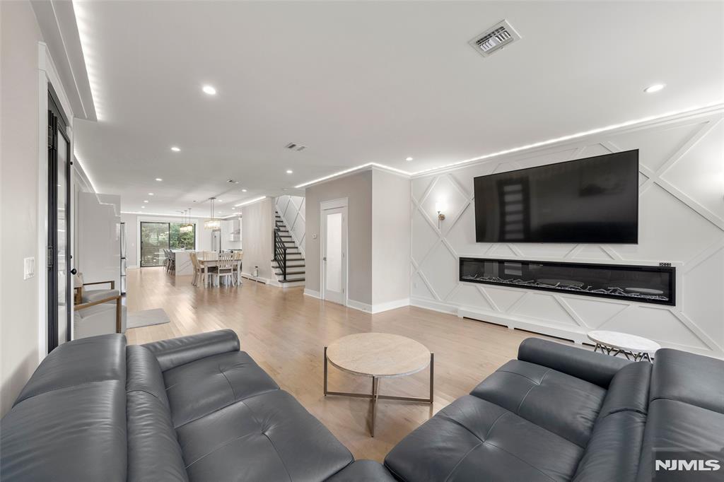 30 Henry Avenue A