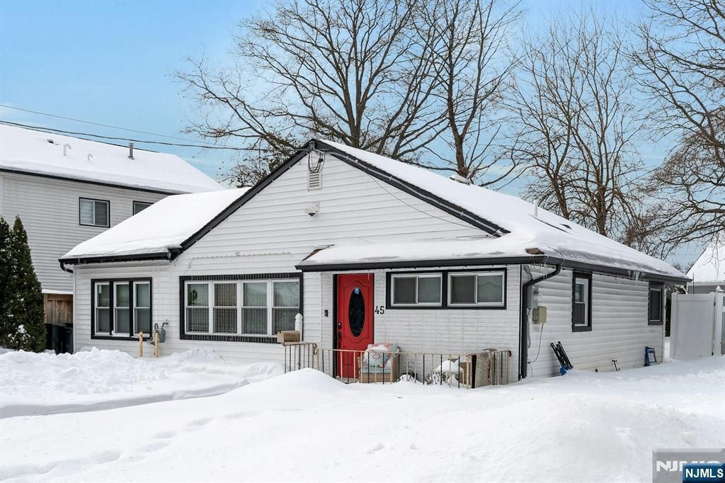 Photo of 45 Howard Avenue, Rochelle Park, NJ 07662 (MLS # 26002704)