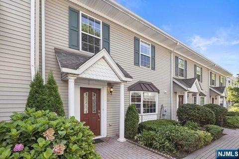 Photo of 119 Panorama Dr #119, Edgewater, NJ 07020 (MLS # 26016794)