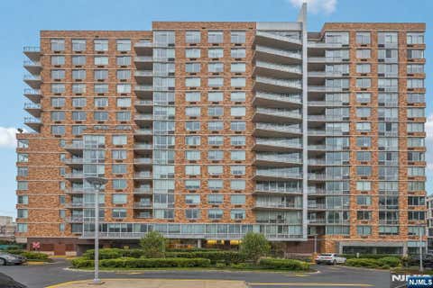 Photo of 1215 Hudson Park, Edgewater, NJ 07020 (MLS # 26027826)