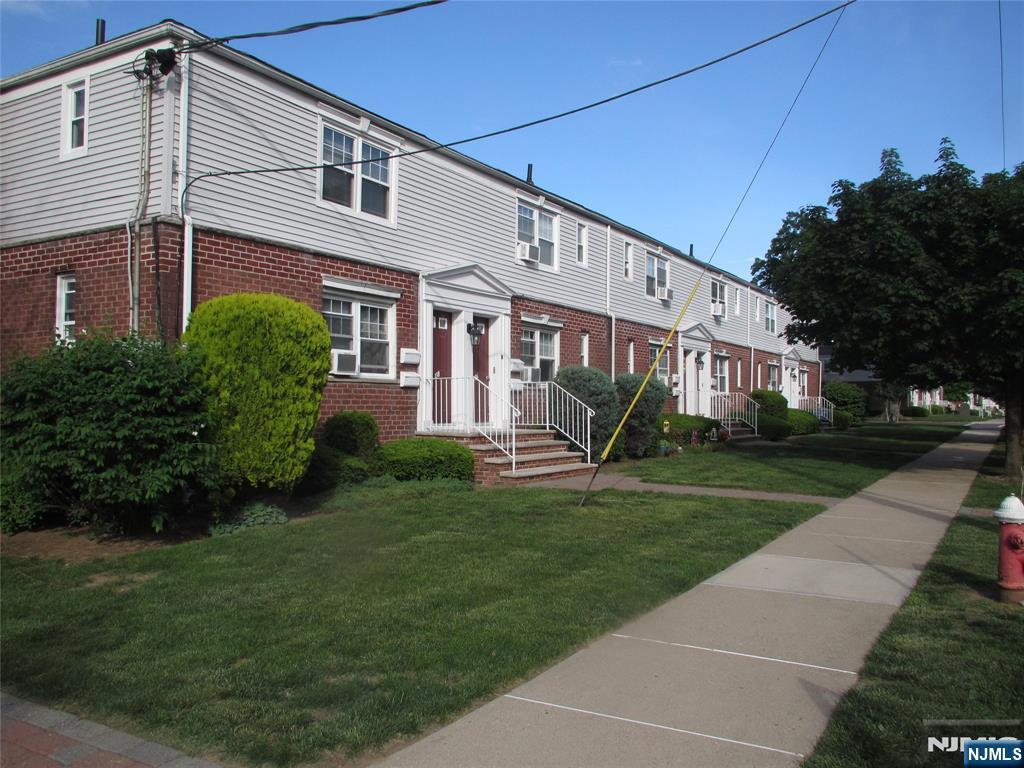 Rental Property at 118 Hastings Ave B, Rutherford, New Jersey - Bedrooms: 1 
Bathrooms: 1 
Rooms: 3  - $1,600 MO.