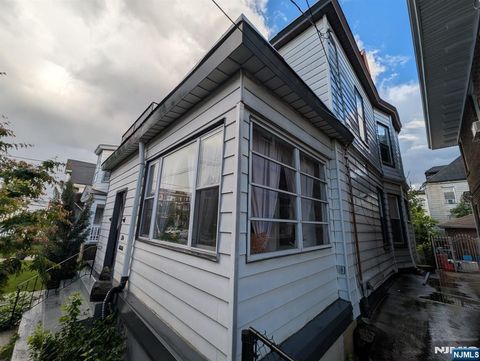 Photo of 124 2nd Ave #1, Newark, NJ 07104 (MLS # 26010274)