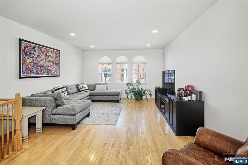 406 Newburgh Court