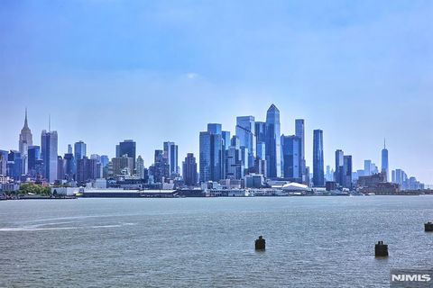 Photo of 406 Newburgh Court, West New York, NJ 07093 (MLS # 25029355)