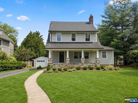 Photo of 613 Hillcrest Road, Ridgewood Village, NJ 07450 (MLS # 26026654)