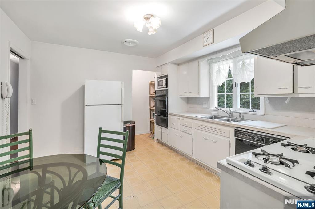 9 Maple Avenue
