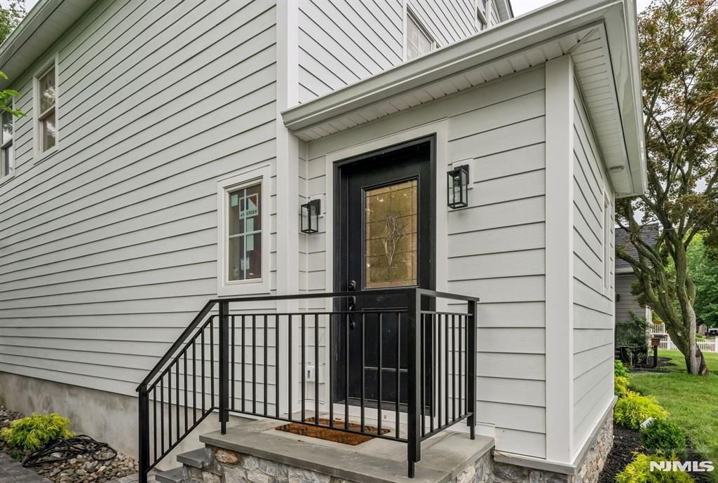Photo of 36 Albert Avenue, Fair Lawn, NJ 07410 (MLS # 26018583)