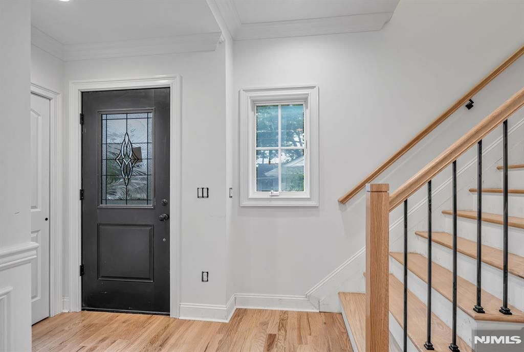 Photo of 36 Albert Avenue, Fair Lawn, NJ 07410 (MLS # 26018583)