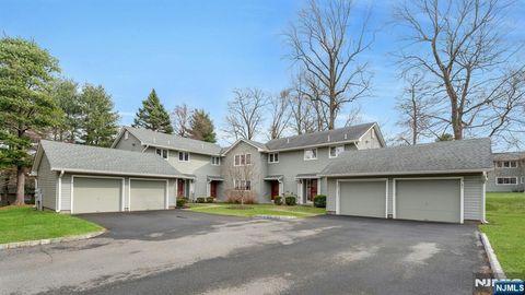 85 Hopkins Court, Mahwah, NJ 07430 - MLS#: 25008531