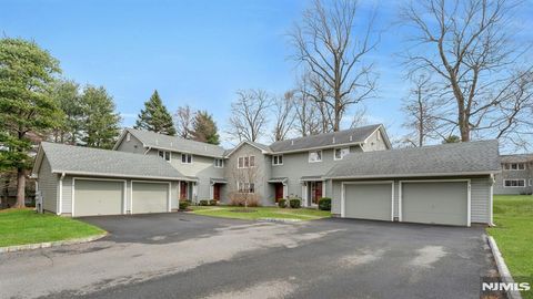 85 Hopkins Court, Mahwah, NJ 07430 - MLS#: 25008531