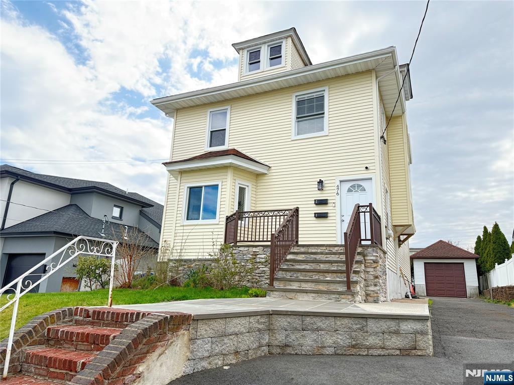 476 Columbia Blvd 2nd Fl, Wood Ridge, New Jersey - 2 Bedrooms  
1 Bathrooms  
4 Rooms - 