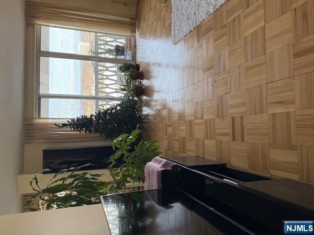 2000 Linwood Avenue 8B