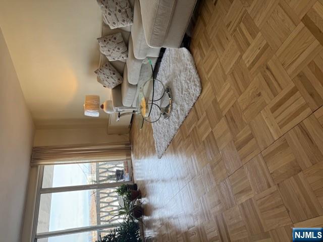 2000 Linwood Avenue 8B