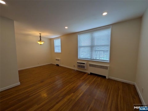 Photo of 2160 Center AVE #3E, Fort Lee, NJ 07024 (MLS # 26037228)