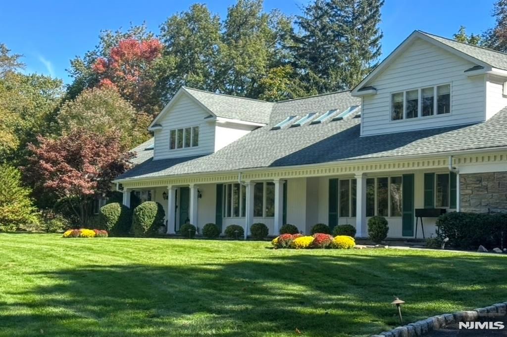 Photo of 30 Chestnut Ridge Road, Saddle River, NJ 07458 (MLS # 26009261)