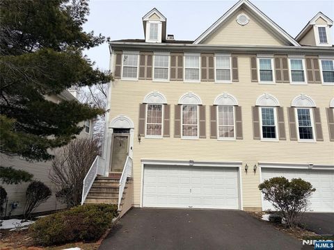 Photo of 123 Bobolink Court, Wayne, NJ 07470 (MLS # 26007599)