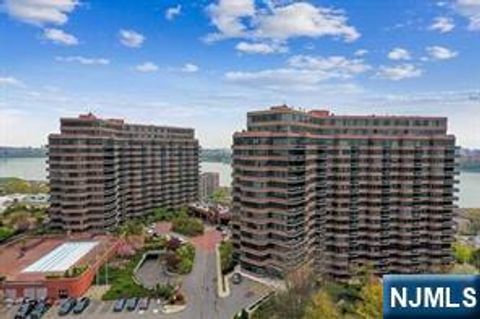 100 Carlyle CSVP6 Cliffside Park NJ 07010