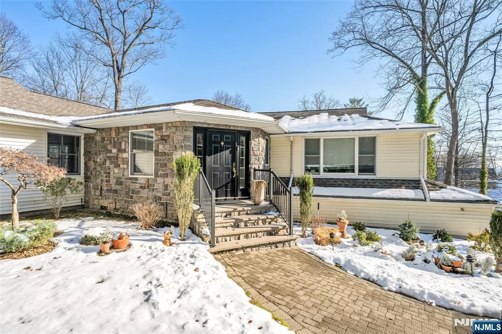 Photo of 15 Kenwood Drive, Woodcliff Lake, NJ 07677 (MLS # 25043512)