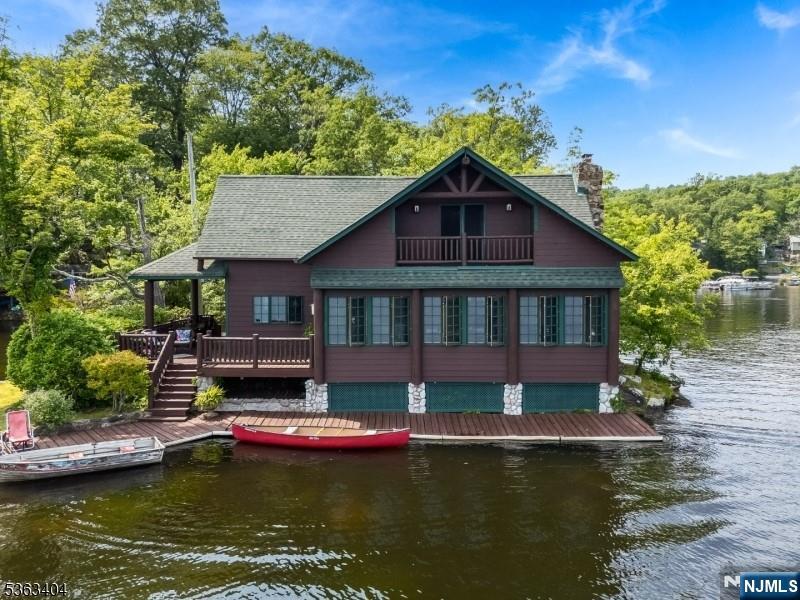 19 Division Lane, Byram, New Jersey - 2 Bedrooms  
0.5 Bathrooms  
5 Rooms - 