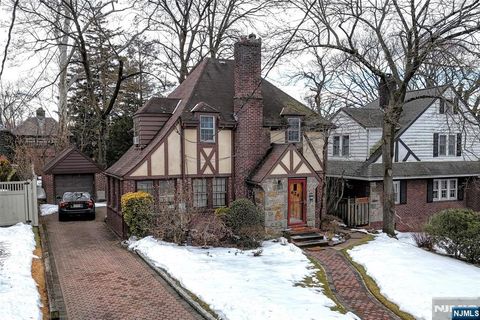 Photo of 624 Ramapo Road, Teaneck, NJ 07666 (MLS # 26001132)