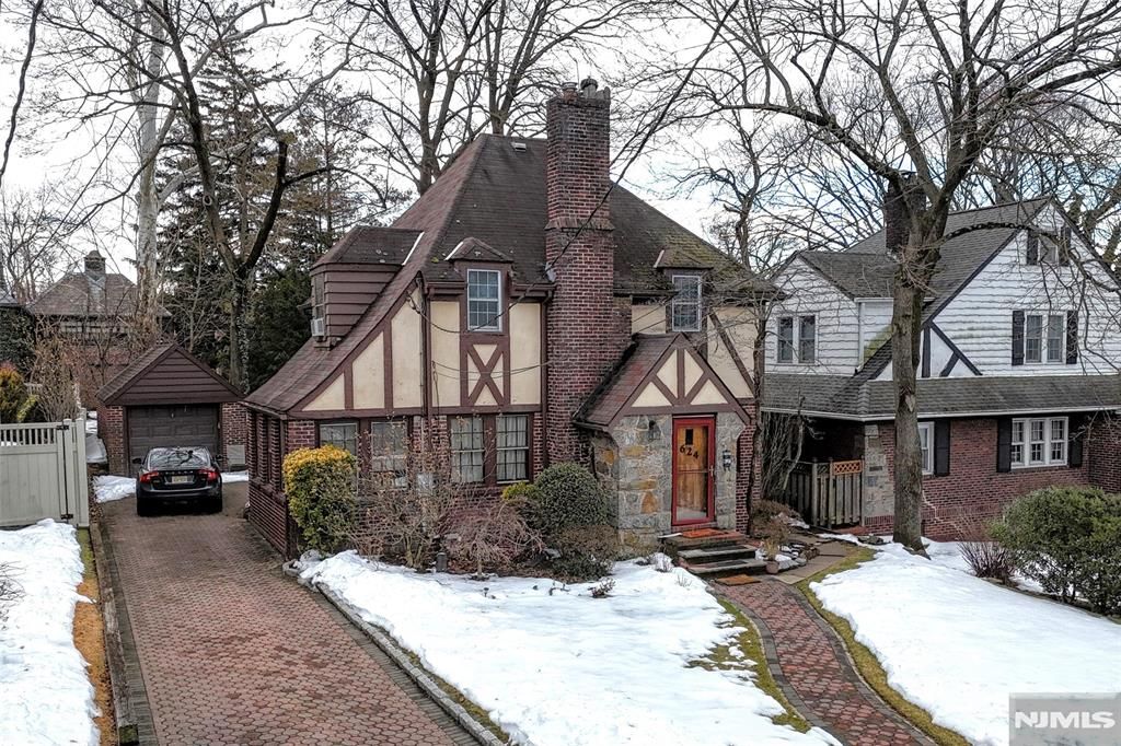 Photo of 624 Ramapo Road, Teaneck, NJ 07666 (MLS # 26001132)