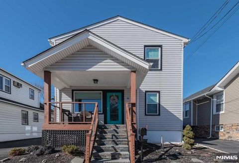 Photo of 34 Heights, Fair Lawn, NJ 07410 (MLS # 25042394)